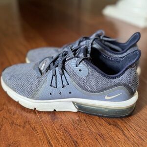 Kids Nike Air Max blue sneakers, size 6Y